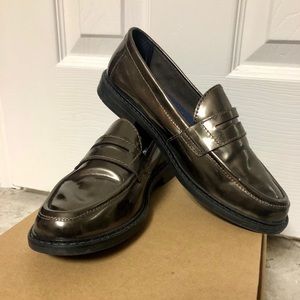 Cole Haan Like New Shiny Gunmetal Womens Loafer Size 6.5 B